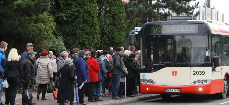 Wszystkich Świętych w Gdańsku. Jak dojechać na cmentarze?