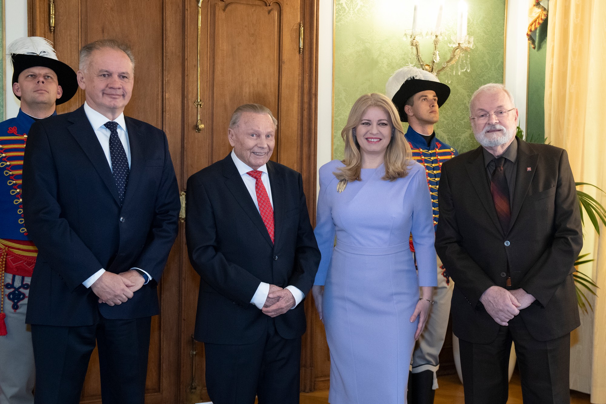 Andrej Kiska, Rudolf Schuster, prezidentka SR Zuzana Čaputová a Ivan Gašparovič počas prijatia bývalých prezidentov SR na spoločnom novoročnom obede.
