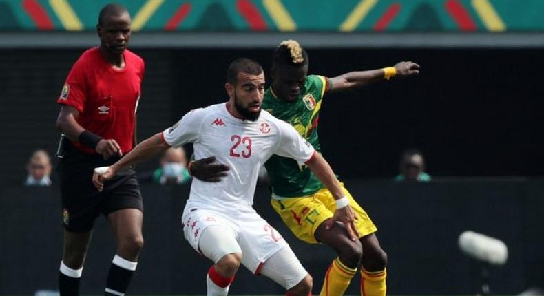 Tunisie vs Mali - l'arbitre arrête la match avant la fin du temps règlementaire