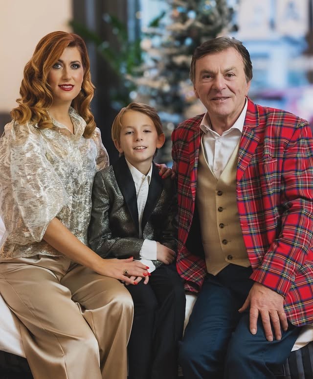 Český herec Pavel Trávníček s manželkou Monikou a synom Maximiliánom.