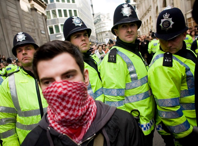 Manifestacje antyglobalistow przeciw szczytowi G20 w Londynie