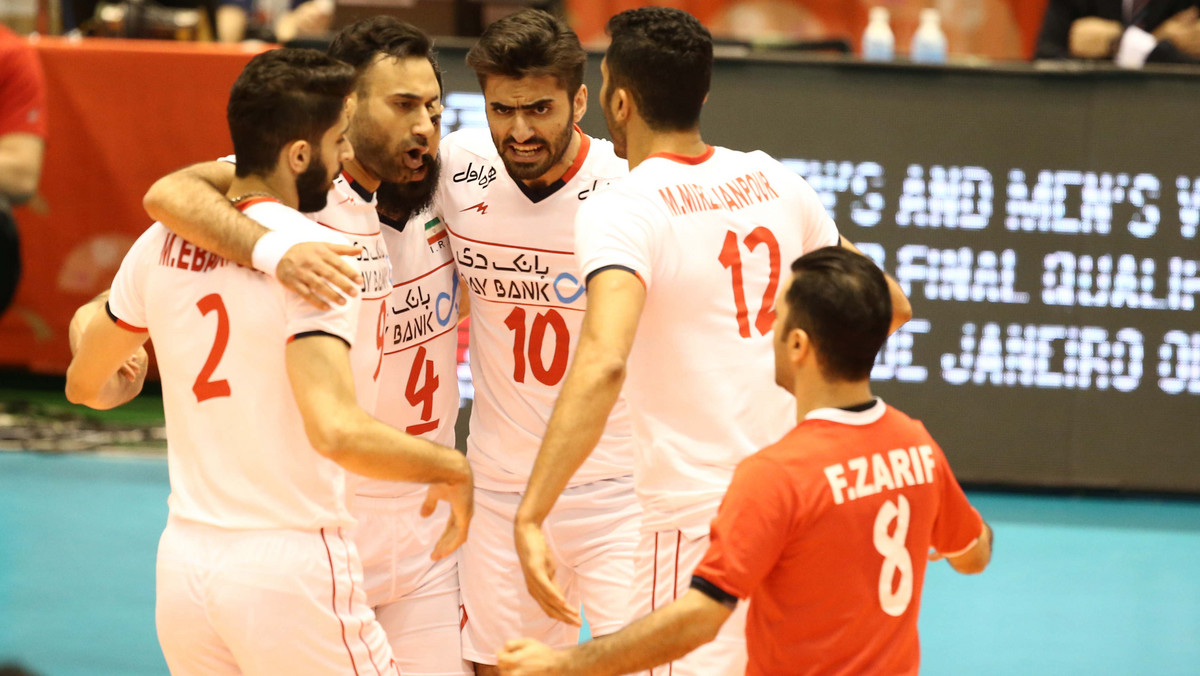 Iran efektownie rozpoczął w Tokio walkę o igrzyska olimpijskie w Rio de Janeiro. W pierwszym meczu kwalifikacji Persowie robili 3:0 (25:19, 25:17, 25:18) Australię, a swój oficjalny debiut zanotował Raul Lozano.