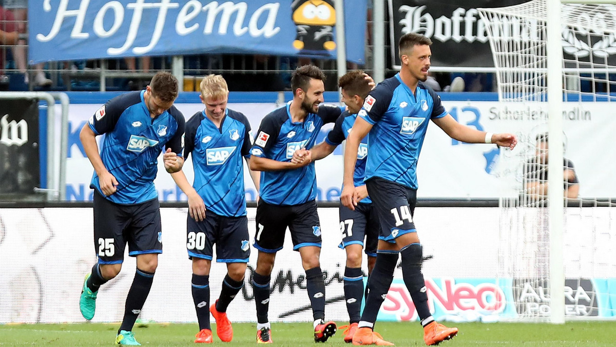 To może być mecz całego sezonu Bundesligi. FSV Mainz prowadził z Hoffenheim już 3:0 i 4:1, ale grając z przewagą jednego piłkarza goście strzelili trzy gole i ostatnie spotkanie drugiej kolejki zakończyło się ostatecznie remisem 4:4.