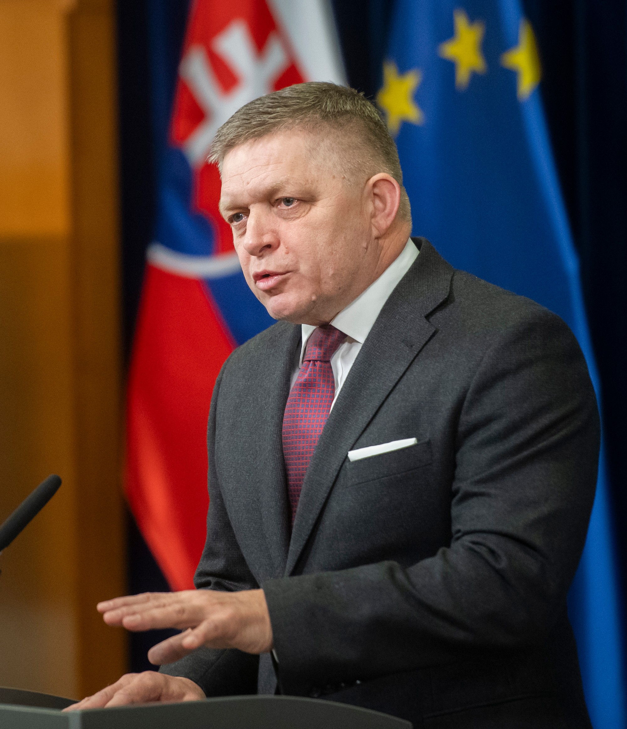 Predseda vlády SR Robert Fico (Smer-SD).