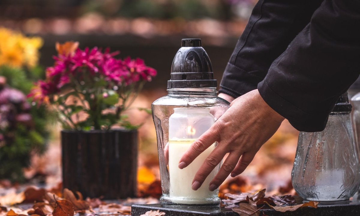 Zabierz na cmentarz... makaron spaghetti. Nie zgadniesz, do czego się przyda