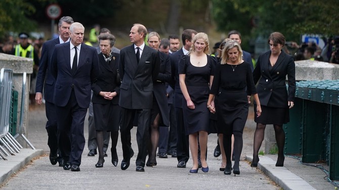 Porodica Elizabete II odala počast kraljici u Balmoralu foto: Stuart Wallace/Shutterstock Editorial