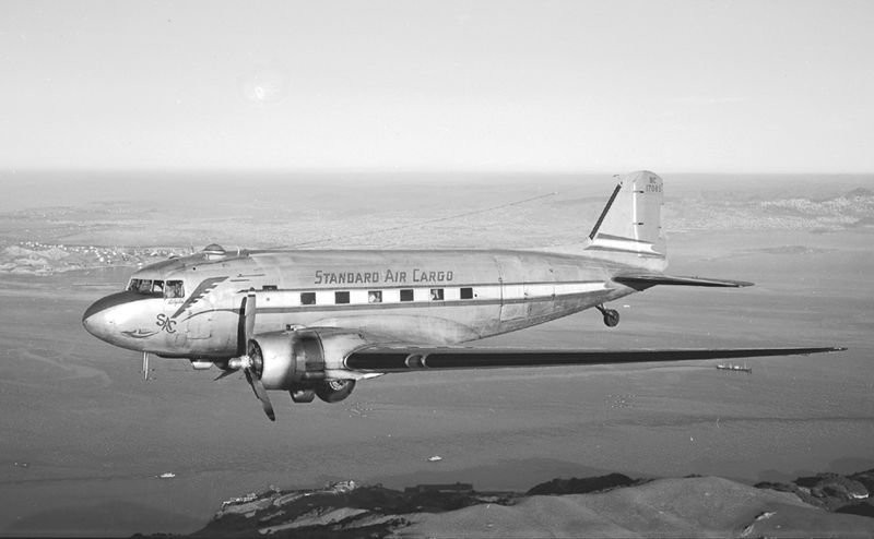 DC-3 - fotografia pozowana sprzed przeszło pół wieku