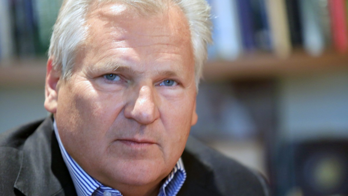 Aleksander Kwaśniewski ocenił, że "jesteśmy w historycznym momencie", ponieważ w tym roku odbędą się zarówno wybory prezydenckie, jak i parlamentarne. Były prezydent wskazał też Andrzeja Dudę jako potencjalnego następcę Jarosława Kaczyńskiego w PiS. - Być może Kaczyński będzie temperował jego ambicje - mówił Kwaśniewski w programie "Tomasz Lis na Żywo" w TVP2.