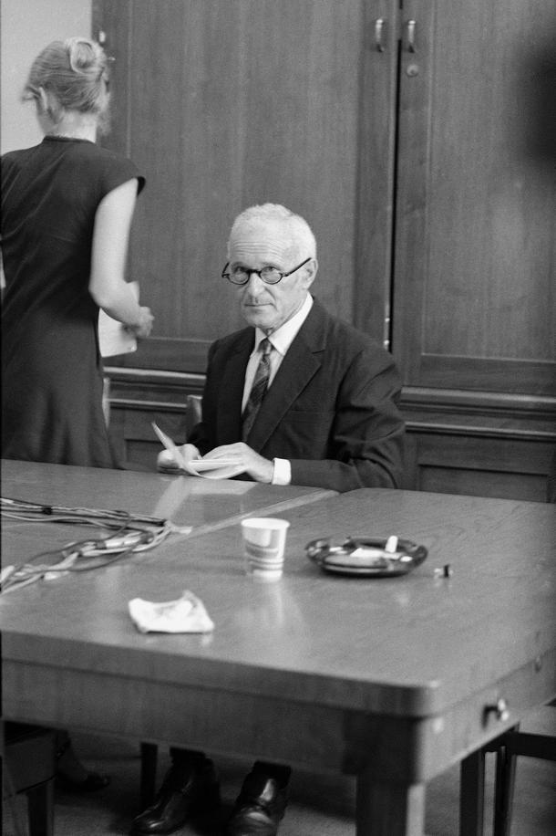 Sidney Gottlieb z CIA na zdjęciu podczas przesłuchań podkomisji Senatu ds. zdrowia, Waszyngton, 21 września 1977 r.