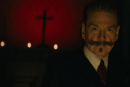 Kenneth Branagh jak Herkules Poirot w filmie Duchy w Wenecji