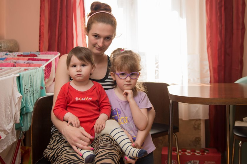 Ewa Klyta (23 l.), mama Majki (3,5 r.) i Oliwii (1 r.)