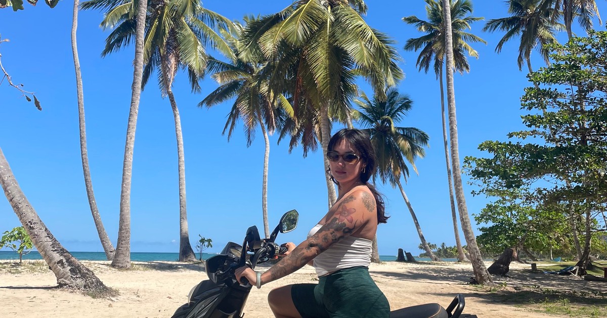 This Gen Zer traveled to 10 countries in 3 years. Here's how she did it ...