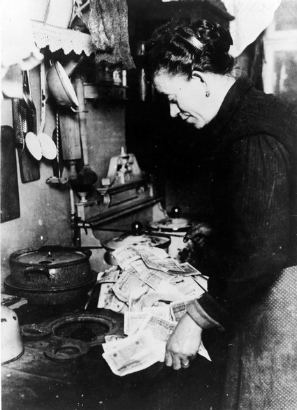 Podczas kryzysu inflacyjnego w 1923 r. banknoty służyły Niemcom za opał