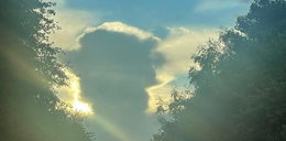 Odejście Elżbiety II. Brytyjka zrobiła zdjęcie tych chmur. Internauci dostrzegają w nich kolejny symbol 