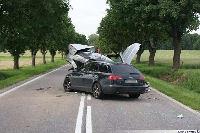 Co za wypadek! Auto spadło z nieba! Zobacz foty