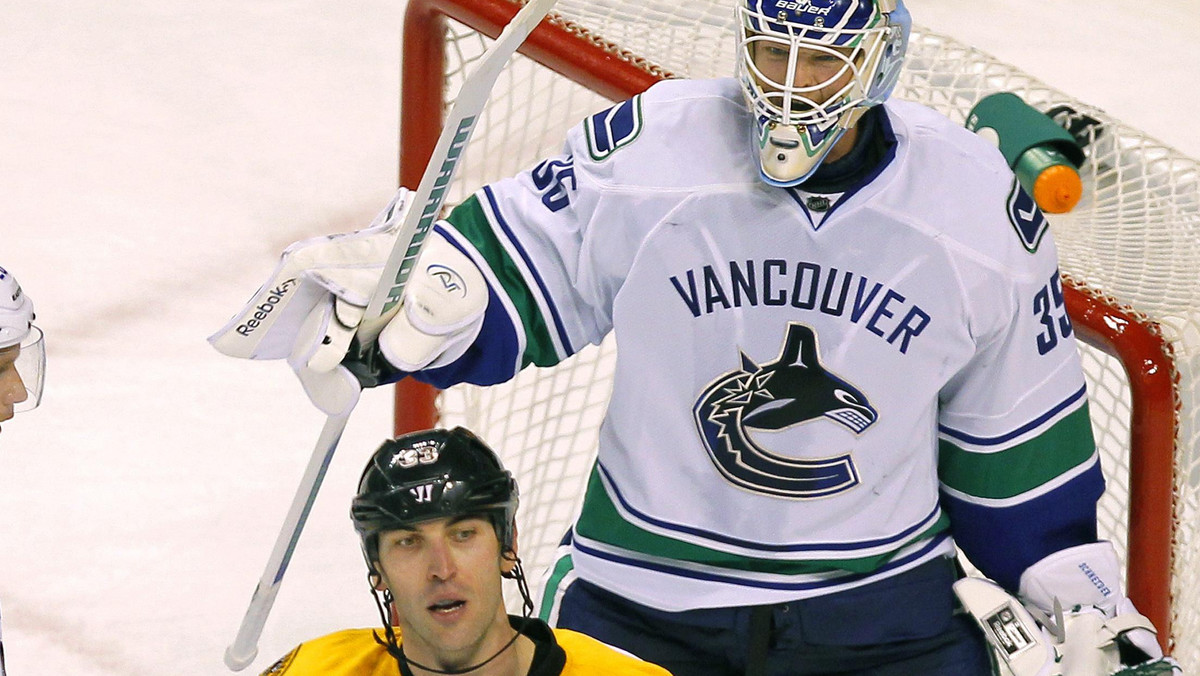 Kapitanowie drużyn rywalizujących w konkursie umiejętności oraz Meczu Gwiazd wybrali składy swoich zespołów. Zdeno Chara unikał nielubianych zawodników z Vancouver Canucks, Daniel Alfredsson postawił na przyjaciół z drużyny.