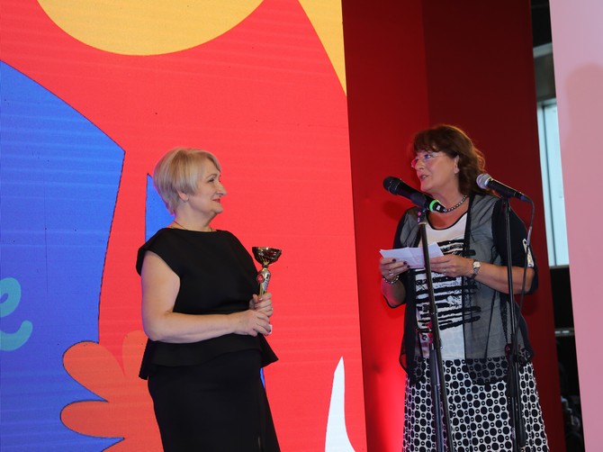 Prof. dr Nadežda Basara uručila je nagradu prof. dr Biserki Obradović i tom prilikom održala snažan govor