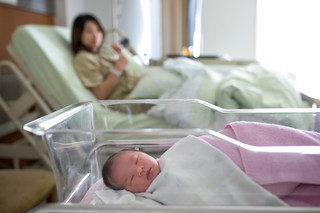 Co oznaczają nowe standardy okołoporodowe dla matek? 'Pogłębią samowolę szpitali'