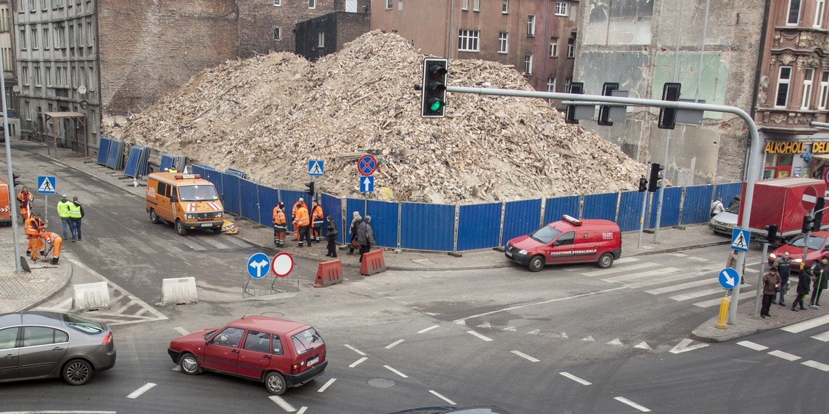 Kto sprzątnie kupę gruzu po kamienicy Seiferta