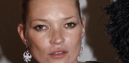 Kate Moss wyprowadzona z samolotu przez policję. Za co?