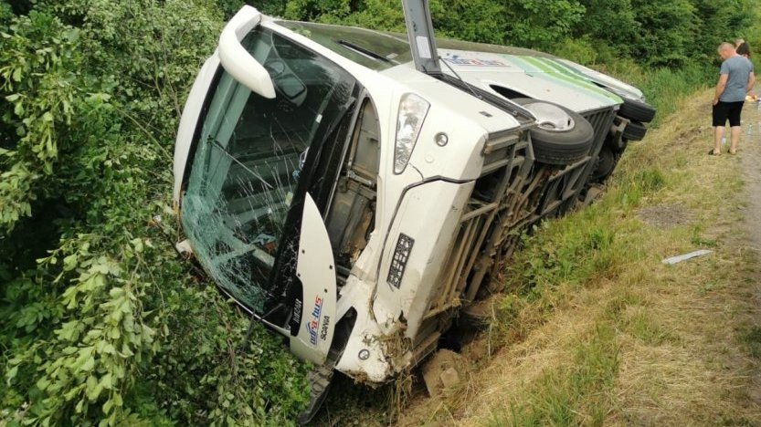 Nauczyciele z okolic Olsztyna ranni w wypadku autokaru na Dolnym Śląsku [ZDJĘCIA]