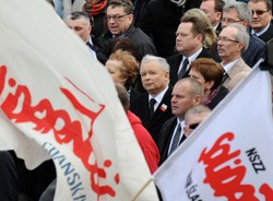 Komorowski radzi prezesowi PiS: Niech się rozejrzy, kogo ma w swoim otoczeniu