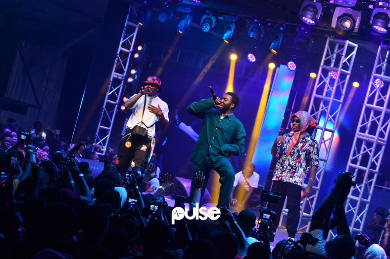 L-R: Zamir, Odunsi The Engine and Santi performing 'Alte Cruise' at Homecoming 2019. (Pulse Nigeria) 