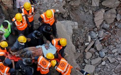 Została góra gruzów. Zawalił się blok w Bombaju