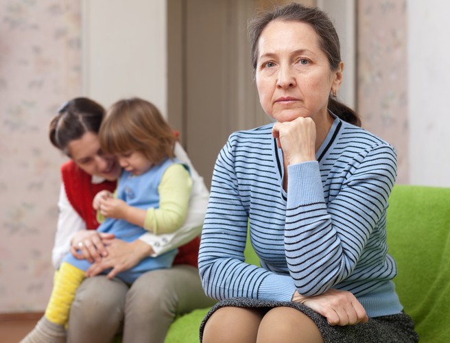 Co rozwściecza kobietę, gdy jej dzieckiem zajmuje się teściowa?
