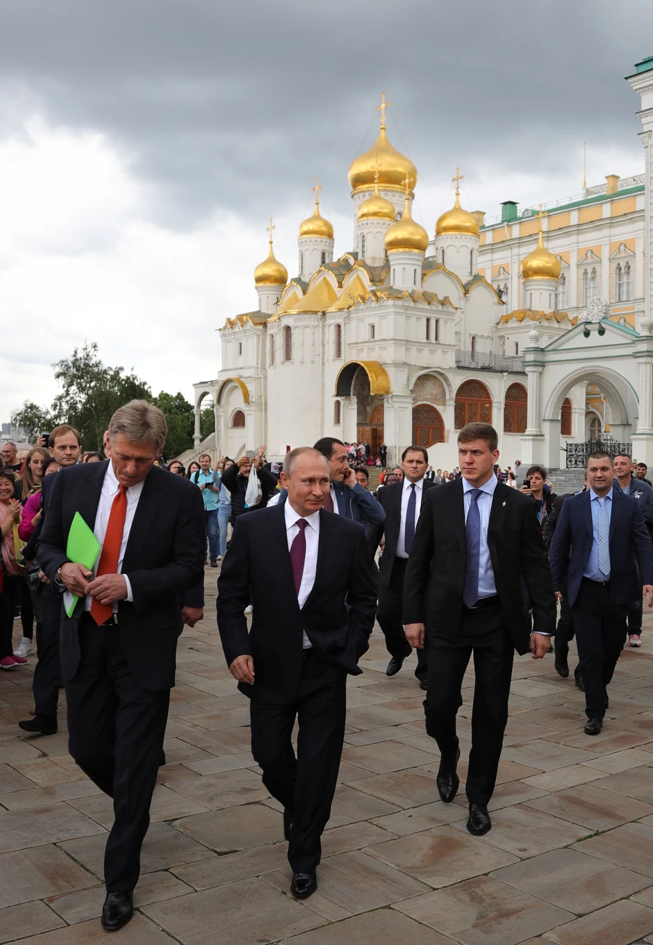 Vladimir Putin i Dmitrij Peskov u Moskvi
