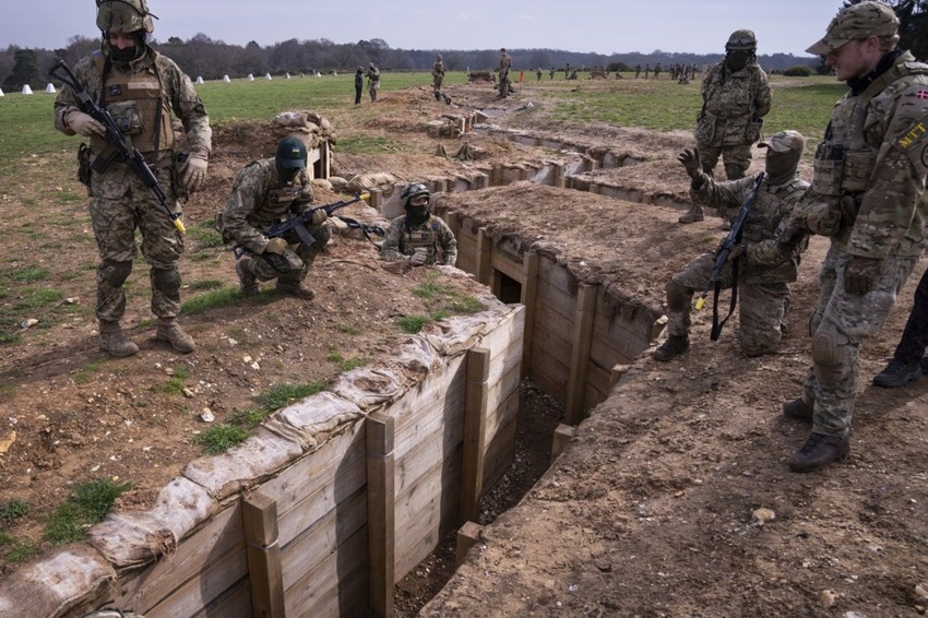 Danski instruktori obučavaju ukrajinske regrute u istočnoj Engleskoj 14. marta 2024.