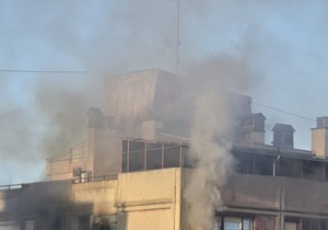 na 12 spratu zgrade u Maksima Gorkog u Nišu izbio je požar u stanu