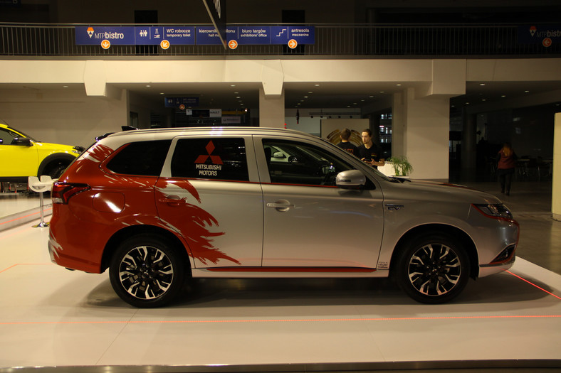 Mitsubishi Outlander PHEV (Poznań 2016)