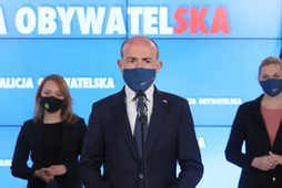 Koalicja Obywatelska przegrywa w najnowszym sondażu.