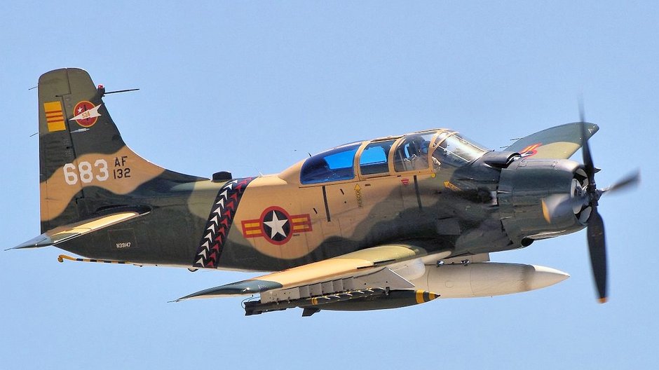 AE-1 Skyraider podczas Chino Airshow.