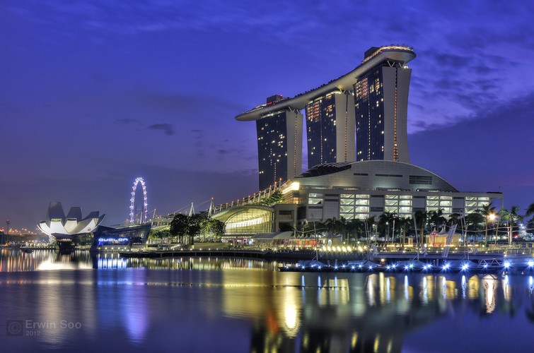 Marina Bay Sands jest najkosztowniejszym budynkiem świata. Został oddany do użytku w 2011 roku. Całkowity koszt budowy to ok. 5 mld dol.