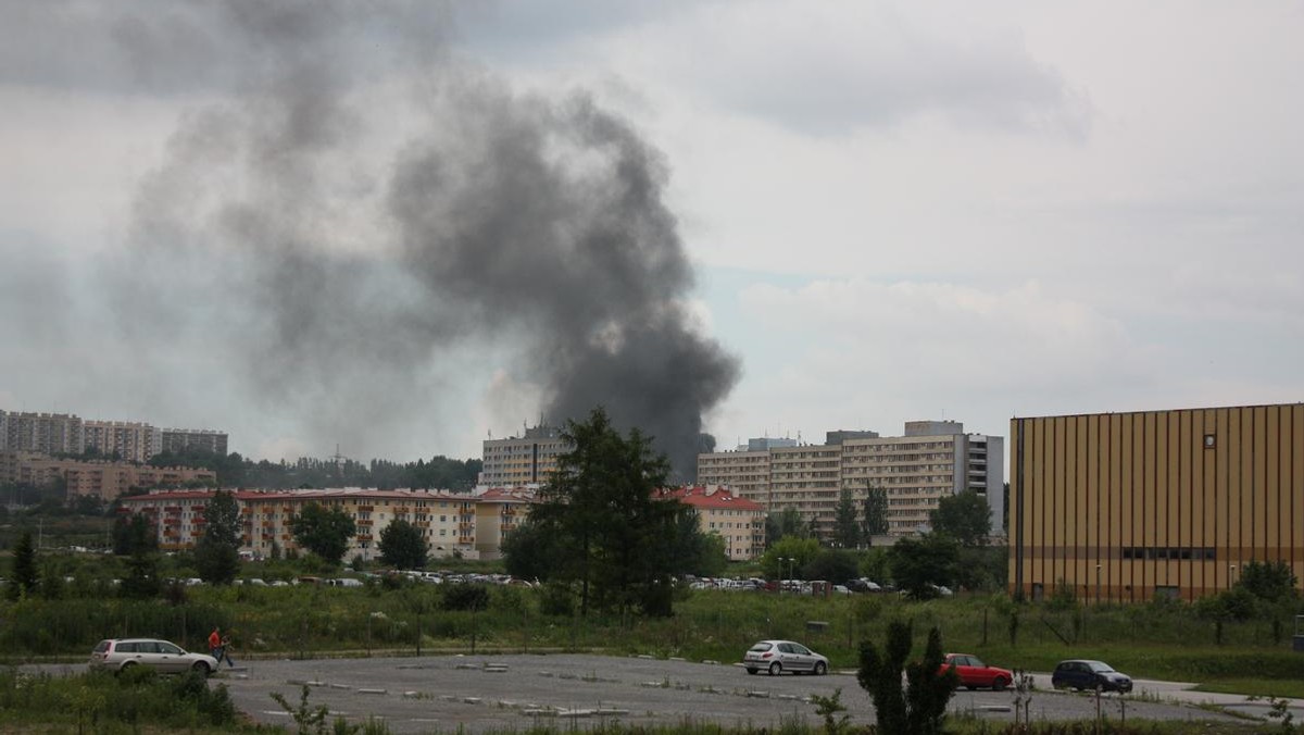 W chwilę po zakończeniu Małopolskiego Pikniku Lotniczego w Krakowie doszło do tragicznego wypadku. Samolot Cessna 172 z nieznanych na razie przyczyn spadł na ziemię. W wyniku wypadku śmierć poniosła jedna osoba, a trzy zostały ranne. Samolot spalił się całkowicie. Śmiertelna ofiara wypadku to pilot.