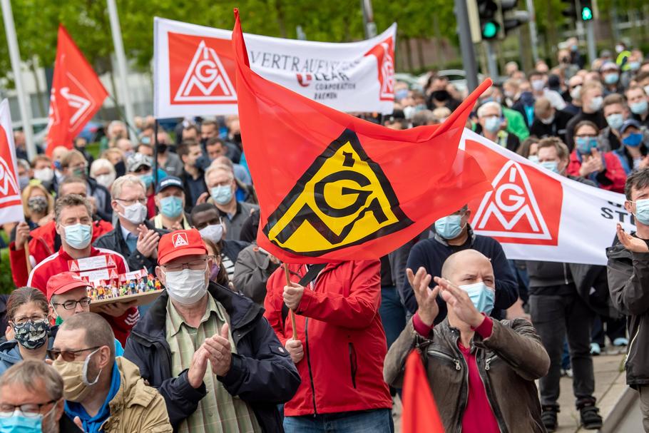 Protest związkowców IG Metall przed fabryką Airbusa. Lider związku zaproponował skrócenie tygodnia pracy do czterech dni