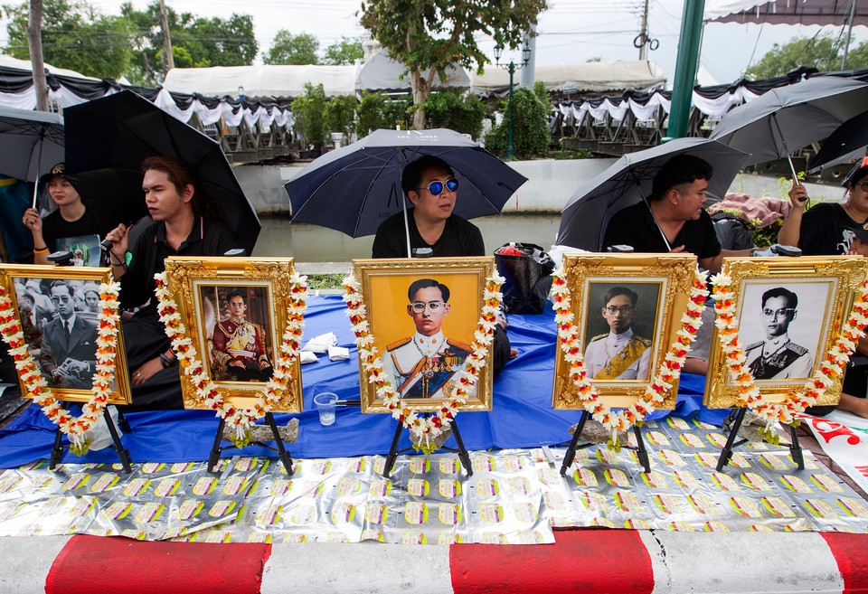 THAILAND ROYALTY KING MOURNING (Thai mourners wait to take part the Royal Cremation ceremony)