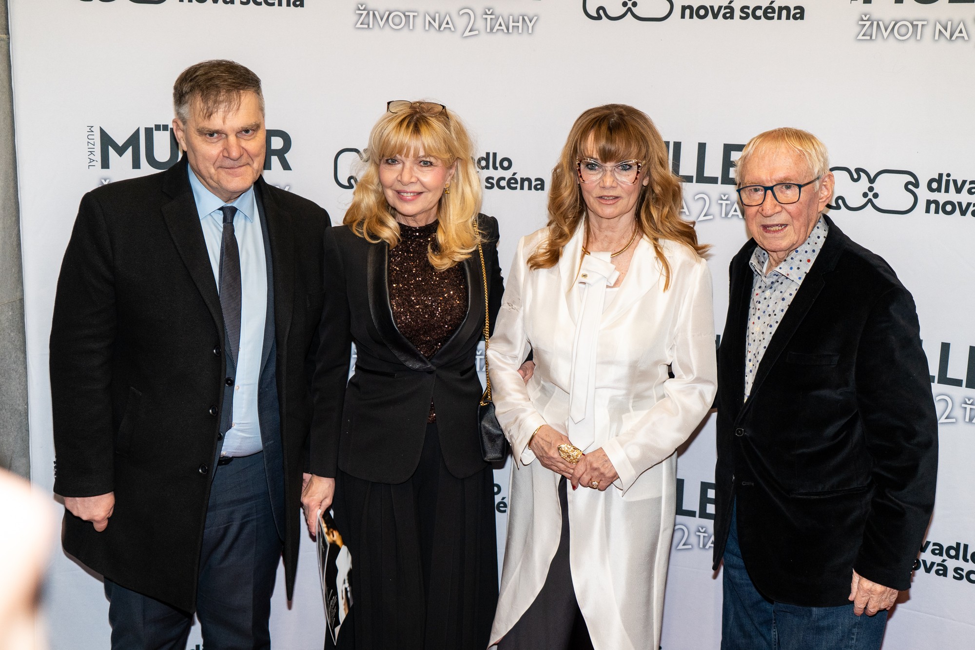 Premiéra muzikálu Müller – Život na dva ťahy: riaditeľka SND Zuzana Ťapáková, herec Karol Čálik a riaditeľka Novej scény Ingrid Fašiangová.