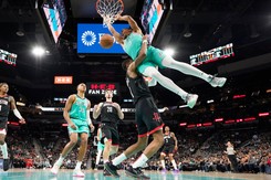 Spurs przerwali serię 11. porażek. Murray trafił na 0,9 s przed końcową syreną [WIDEO]