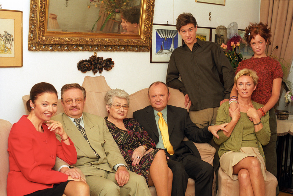 Maciej Damięcki (w żółtym krawacie) z rodziną (2000)