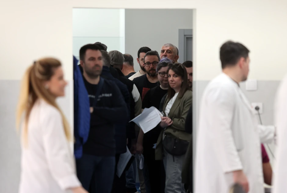 Gužva ispred sale za davanje krvi