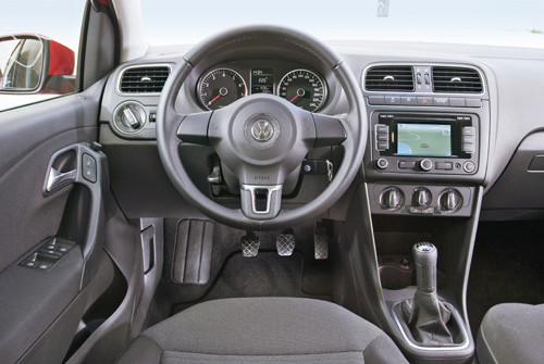 Nowy Volkswagen Polo gra w minigolfa