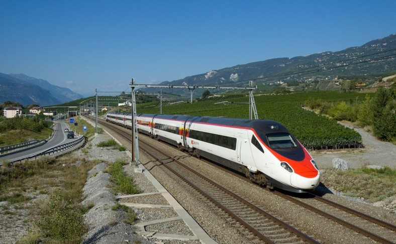 Fot. 2 Pendolino ETR 610. Pociąg Alstomu dla SBB w drodze z Genewy do Wenecji