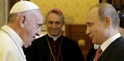 Putin spóźnił się do papieża. Uśmieszek prezydenta mówi wszystko...