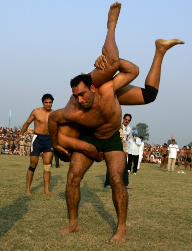 Zmagania dwóch siłaczy - z Pakistanu i Indii