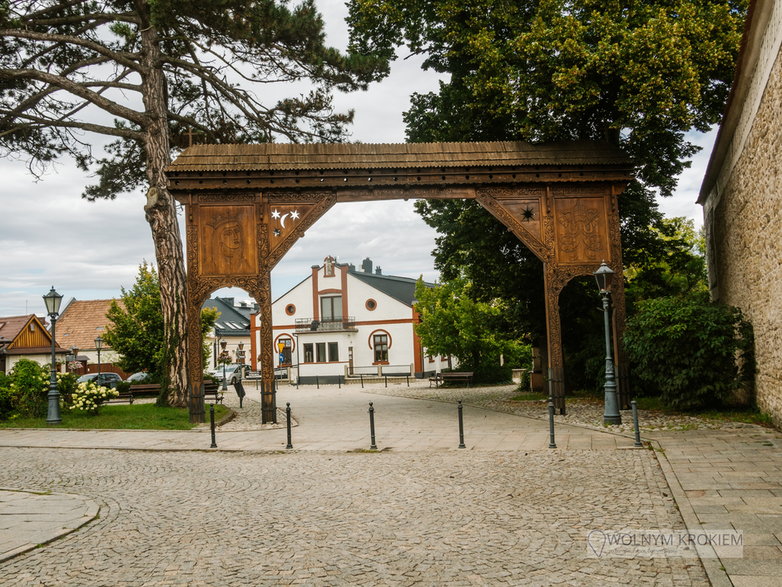 Brama Seklerska wybudowana z okazji kanonizacji św. Kingi