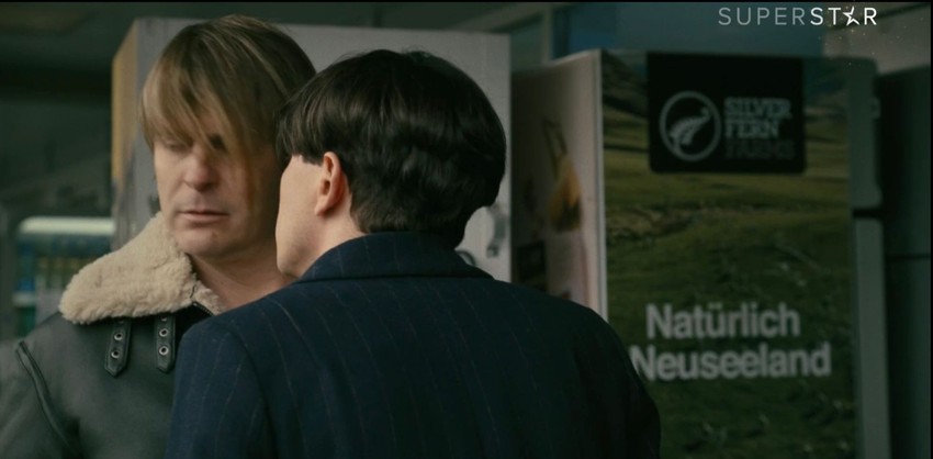 Serija Pevačica, poljubac