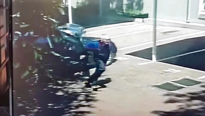 Ivan Đorđević Žuća istrčava iz auta